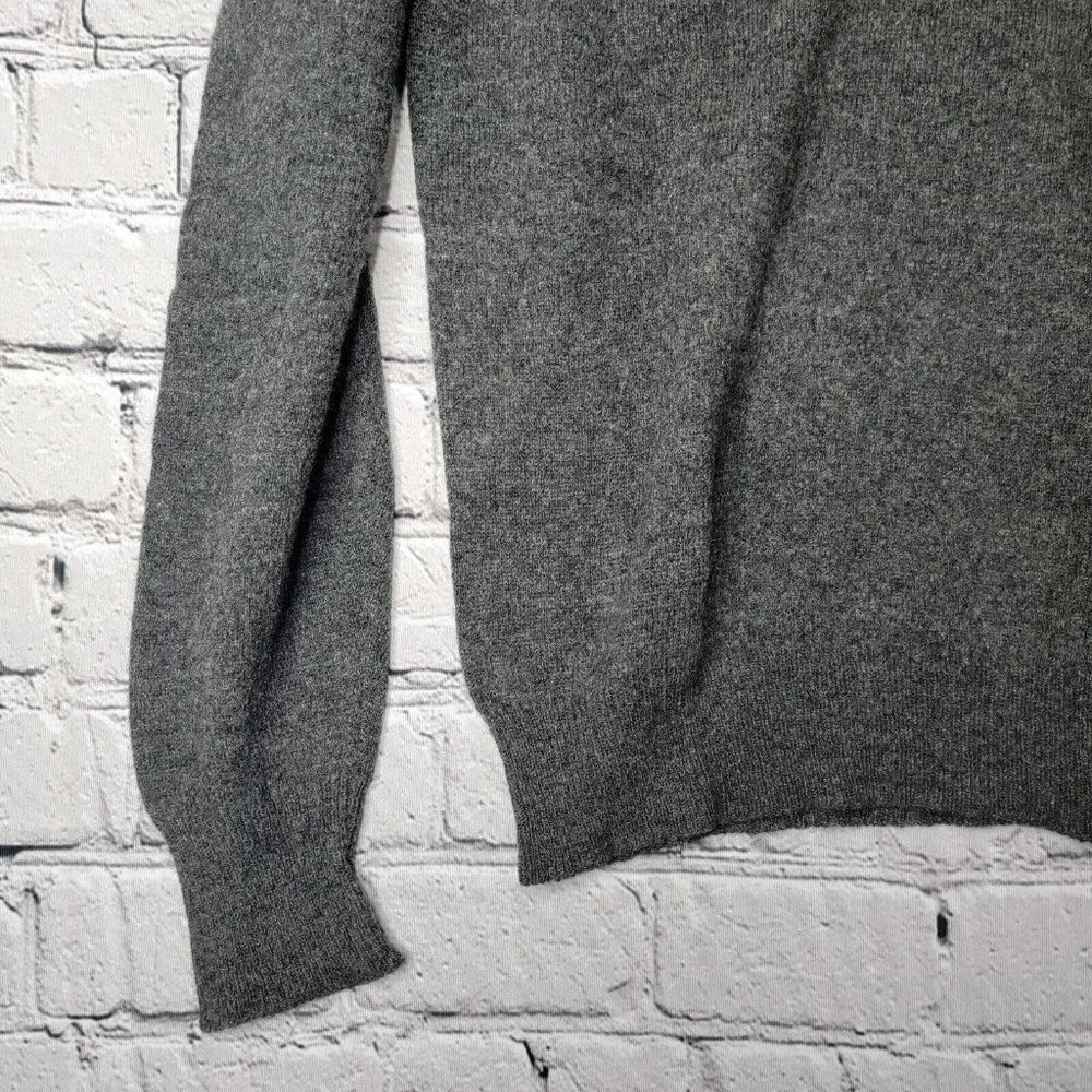 Vintage‎ Trent 74 Robert Bruce 100% 2-Ply Wool Gray Vneck Sweater Size M